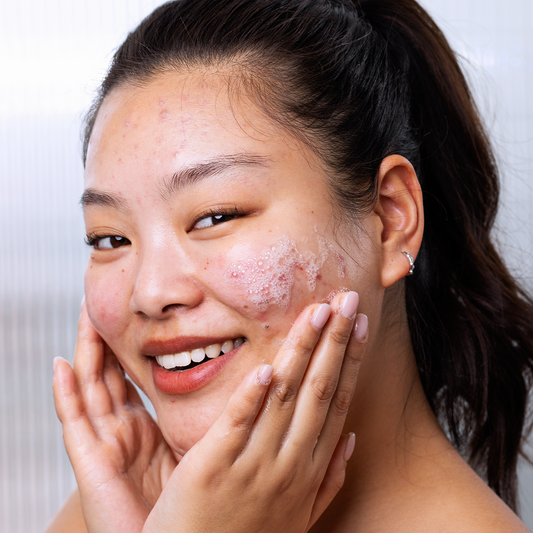 SVR gelinis veido prausiklis probleminei, į aknę linkusiai odai SEBIACLEAR, 55 ml